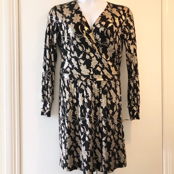 NWOT Black and Gold Faux Wrap Dress Size: Medium Vero Mode Brand - Picture 4 of 12